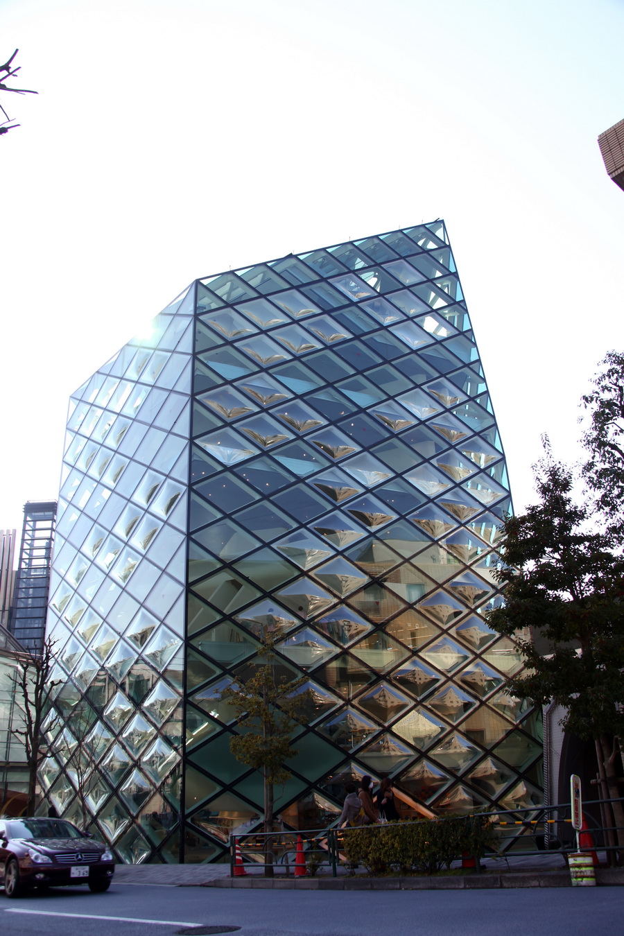 玻璃幕墙-Prada1.jpg