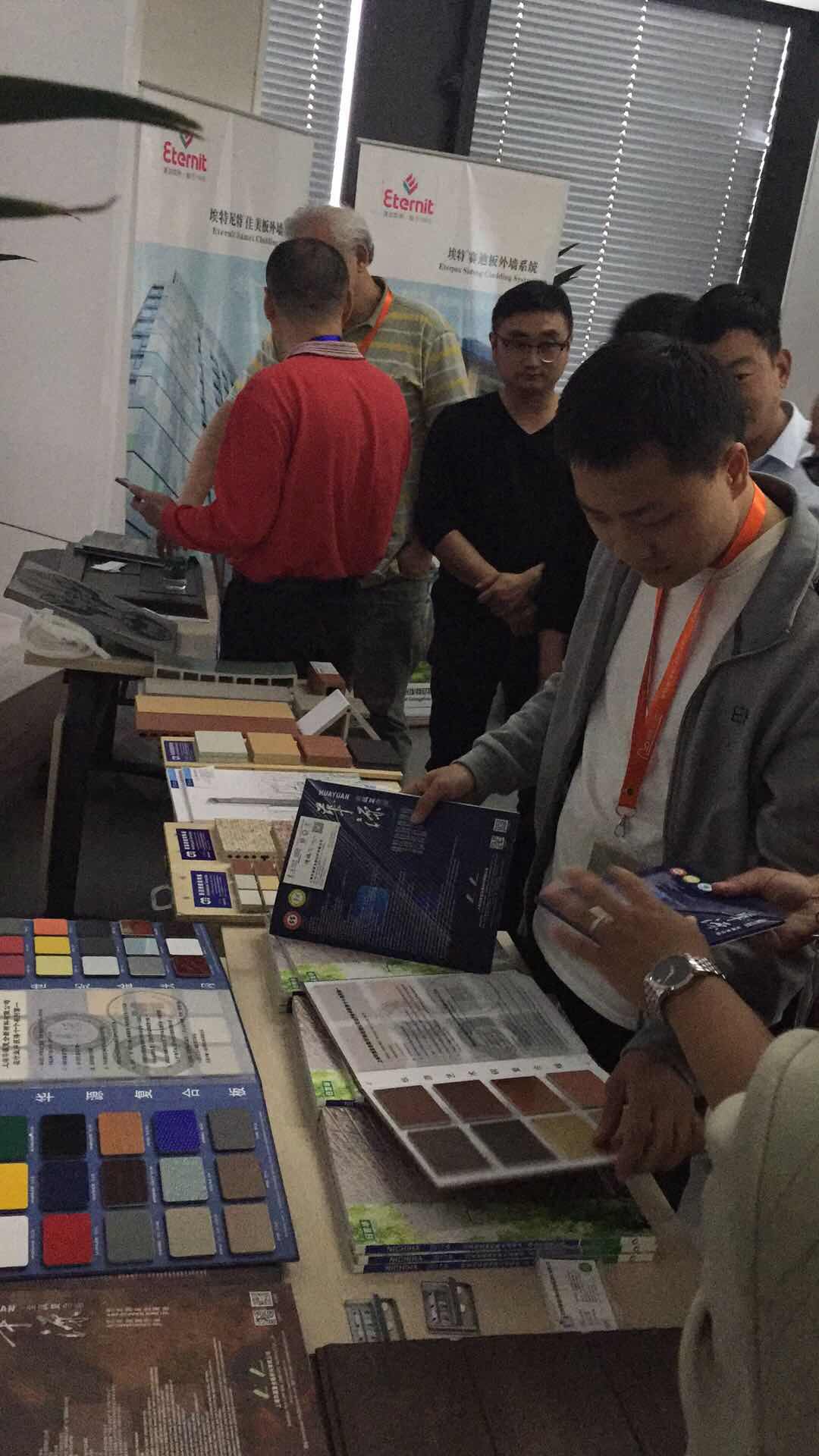 讨论现场.jpg
