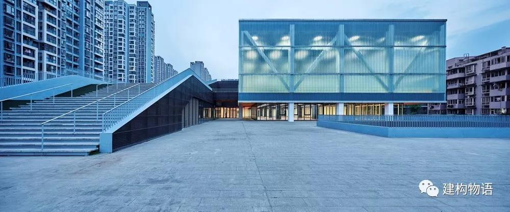 成都三瓦窑社区体育健身中心——半透明U型玻璃的大面积应用2.jpg