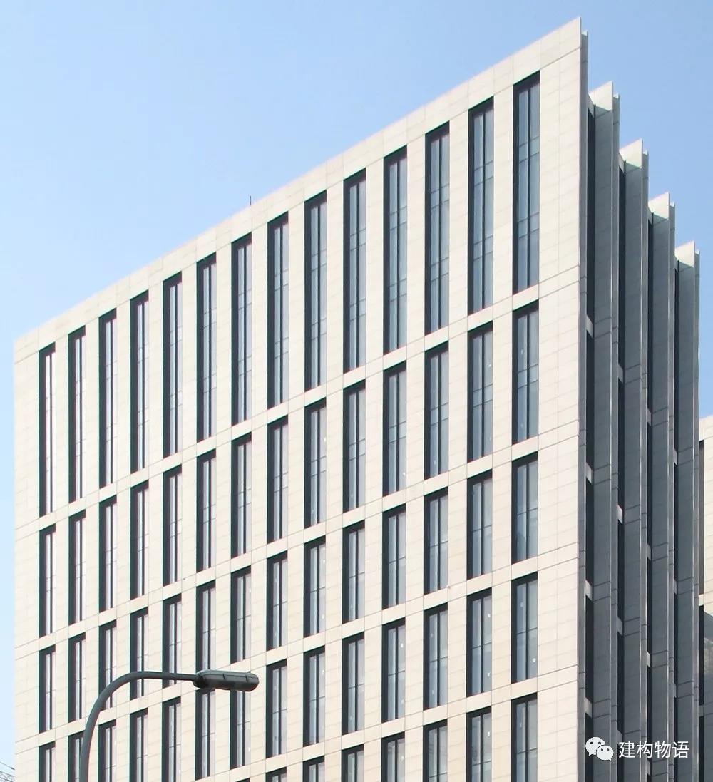 北京嘉铭中心严谨简洁的建筑形式2.jpg