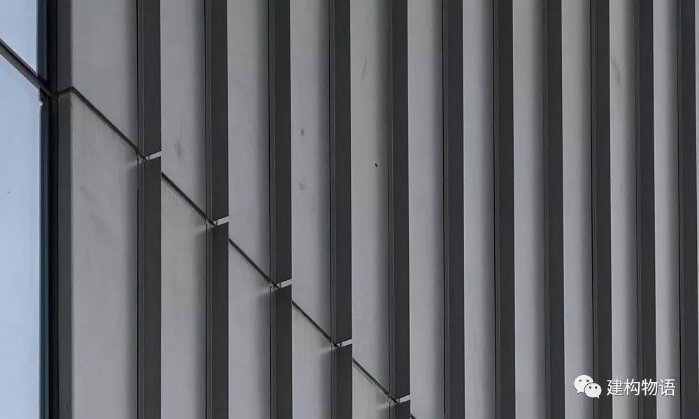 金属铝板幕墙由于采用了特殊的T型线条形成整体条纹状肌理3.jpg
