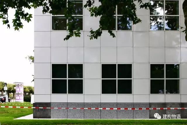 白色派建筑师理查德.迈耶设计的德国法兰克福工艺美术馆1.jpg