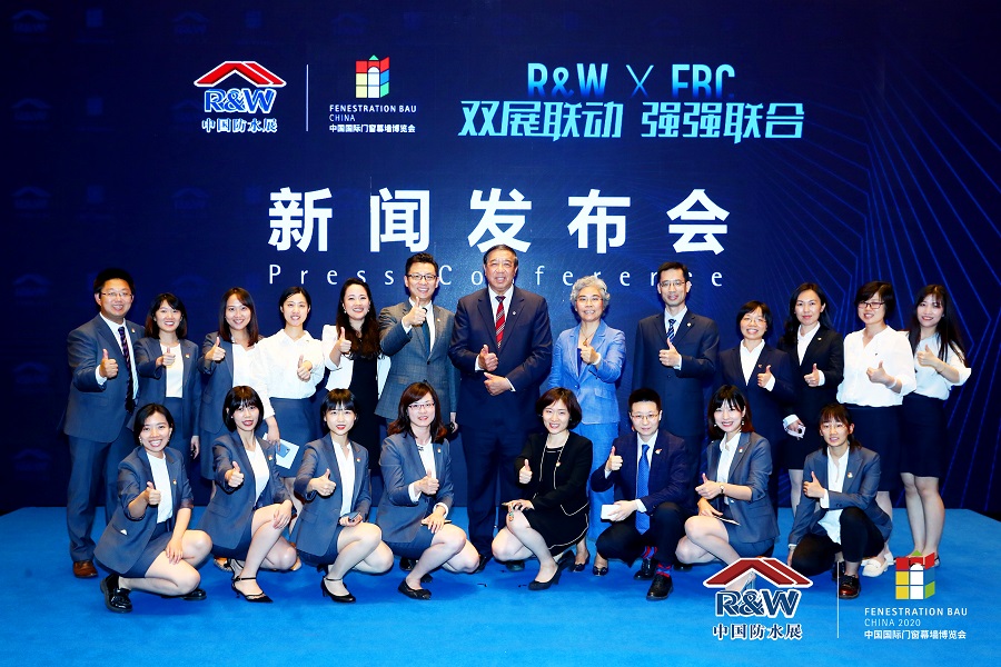 发布会照片.jpg