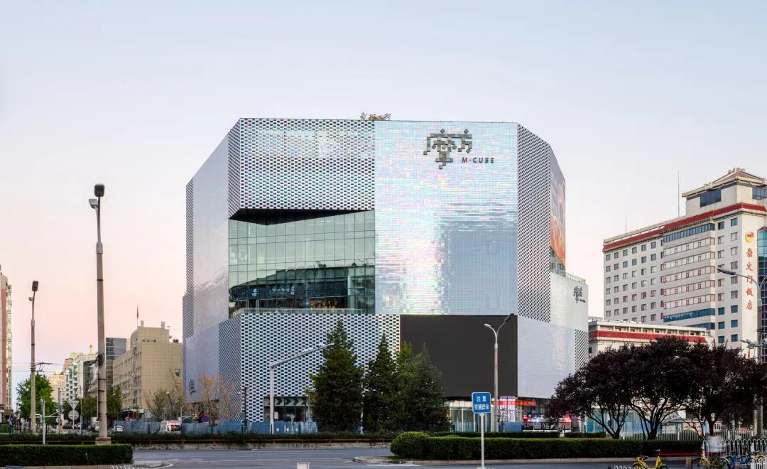 整个建筑立面被珠光陶板所包覆2.jpg