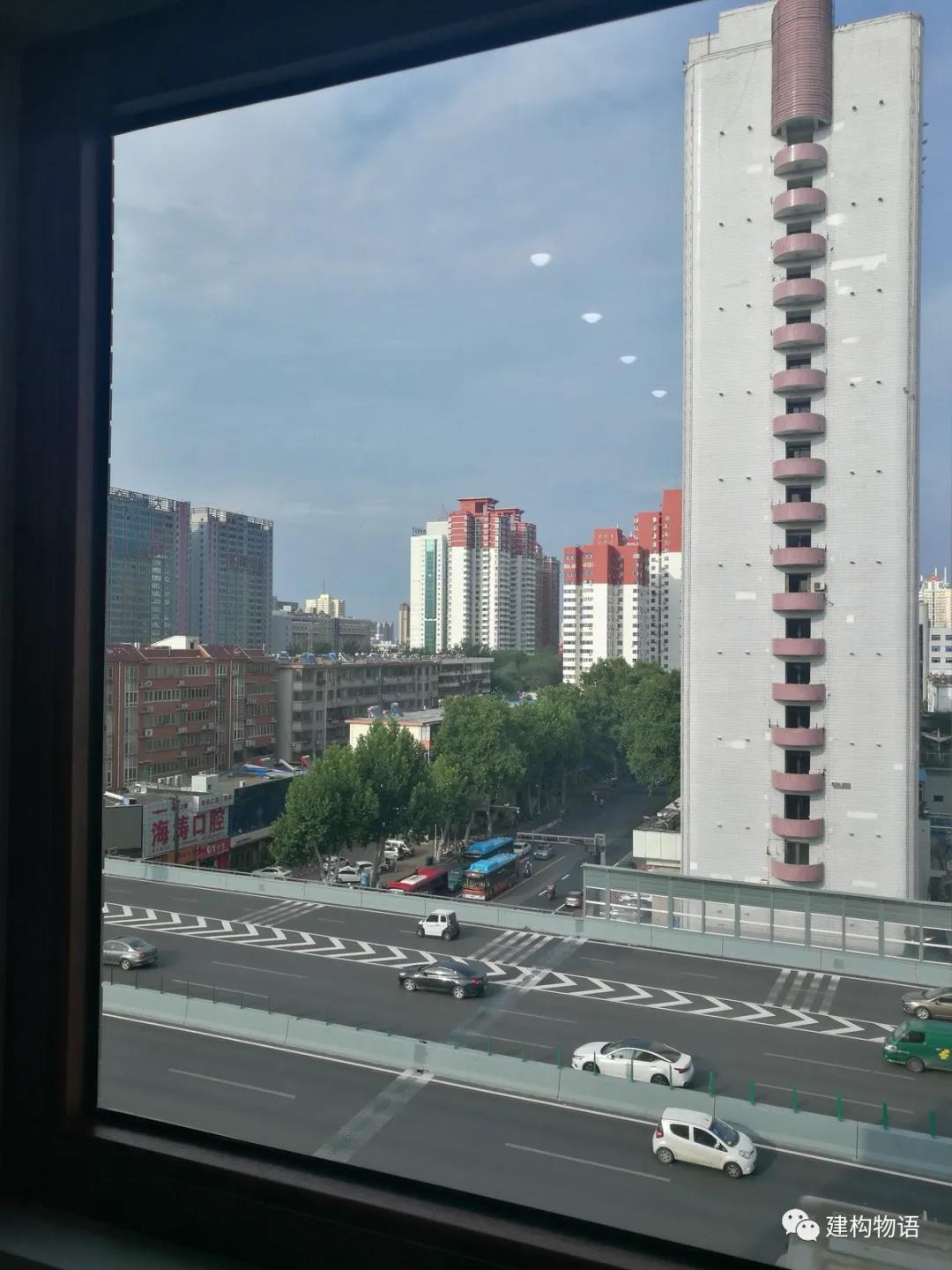透过真空玻璃看室外.jpg