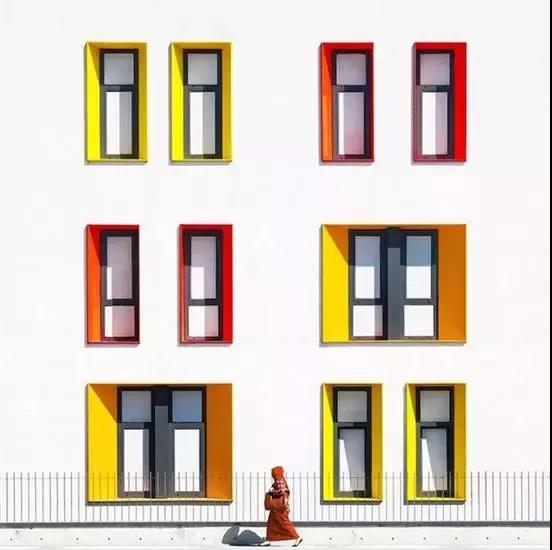 建筑色彩对人们生活具有着超乎认知的重要意义.jpg