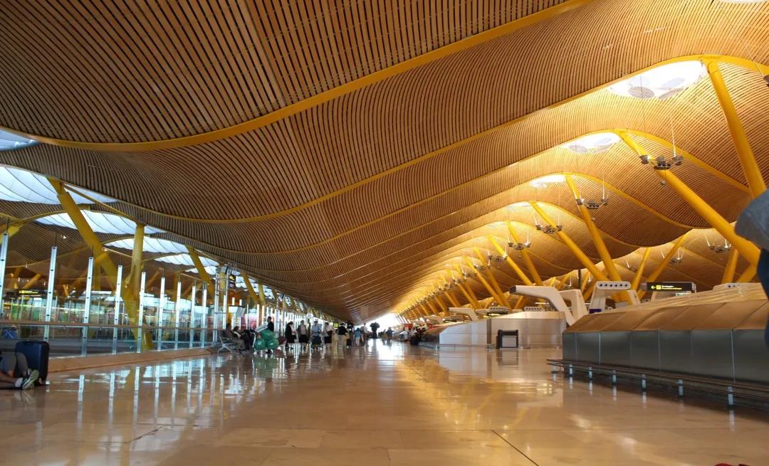 西班牙马德里国际机场2.jpg