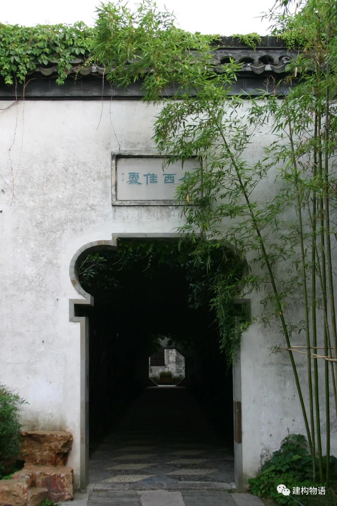 扬州个园一景——斑驳的墙面视觉效果柔和，显示出历史感、时间感。.jpg