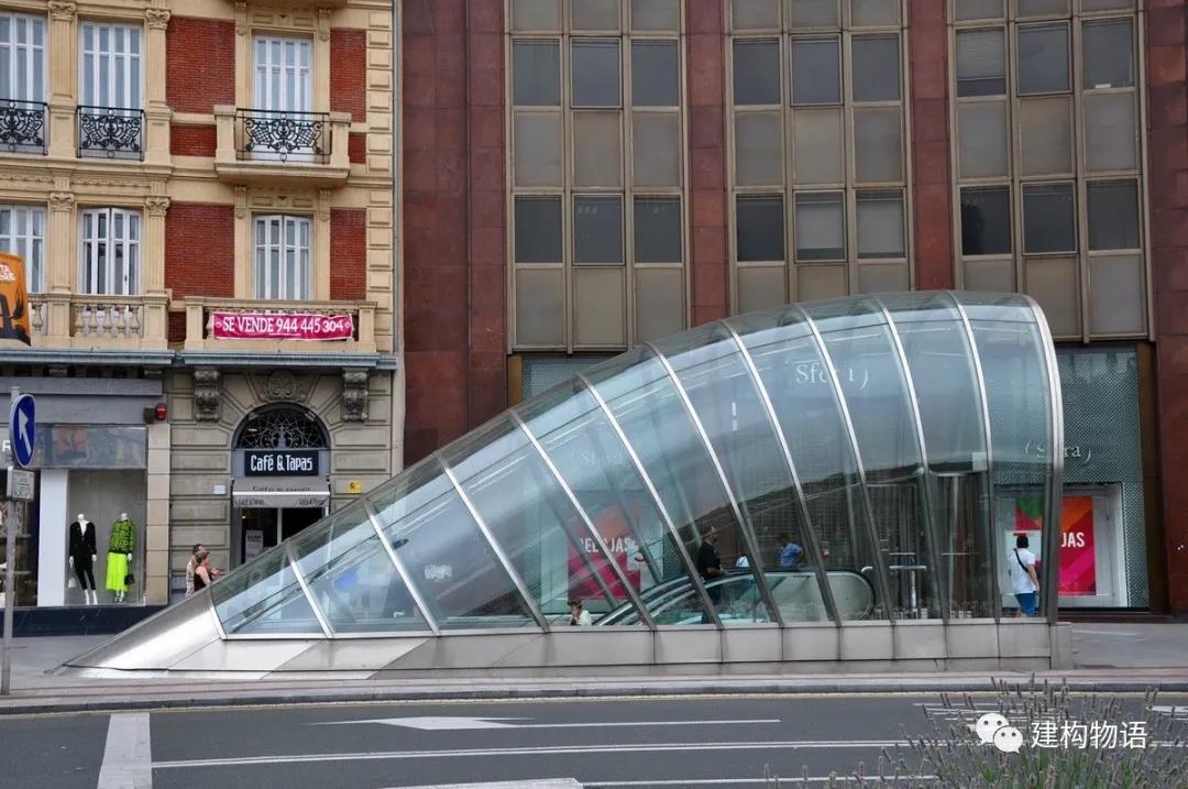 西班牙毕尔巴鄂的地铁出入口（1995）.jpg