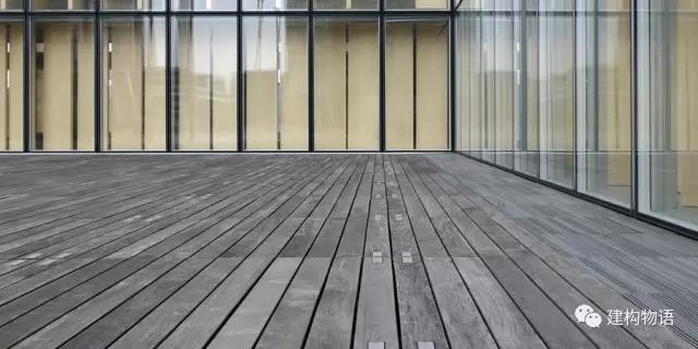 构造更为精致的法国国家图书馆室外防腐木地板露明固定点1.jpg