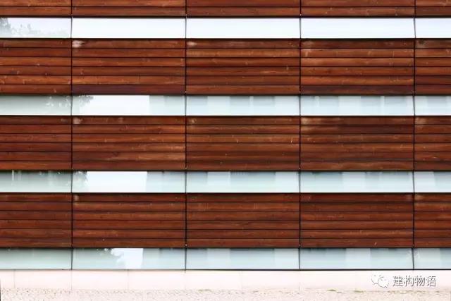 北欧五国驻柏林大使馆防腐木外墙与条形窗的结合.jpg