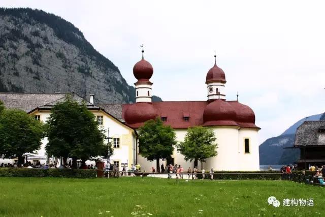 德国国王湖景区圣巴托洛梅修道院的穹顶采用的上漆木板瓦.jpg