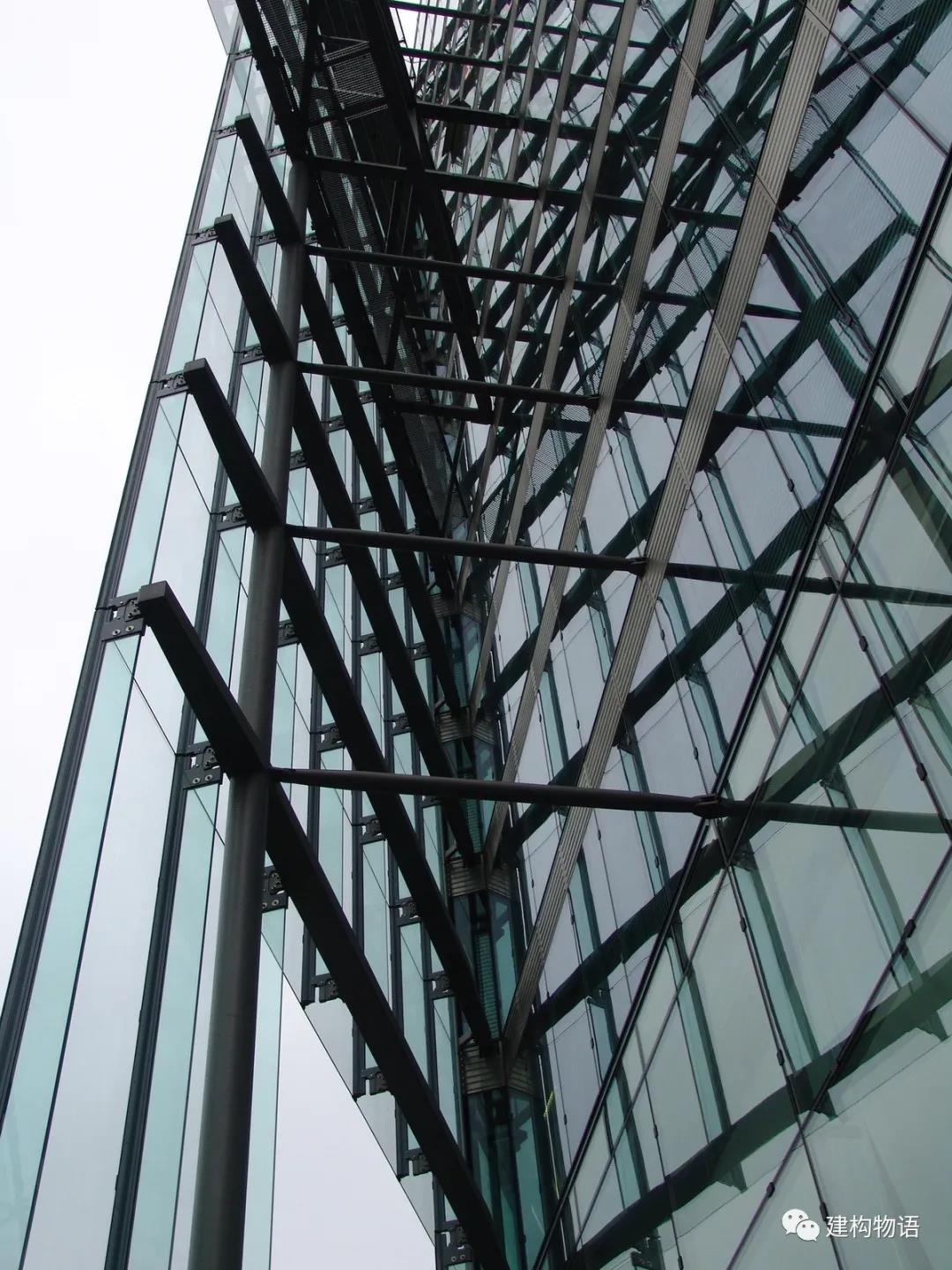 德国柏林新克兰茨勒之角（2000）玻璃幕墙正面及背面  2.jpg